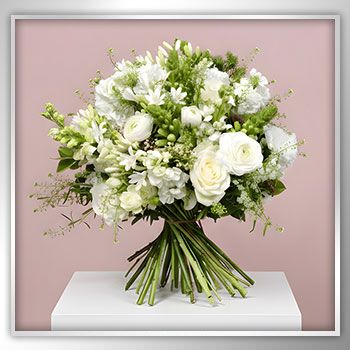 Celebrate the Women in Your Life With Flowers